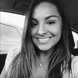 Meet your Posher, Alexis